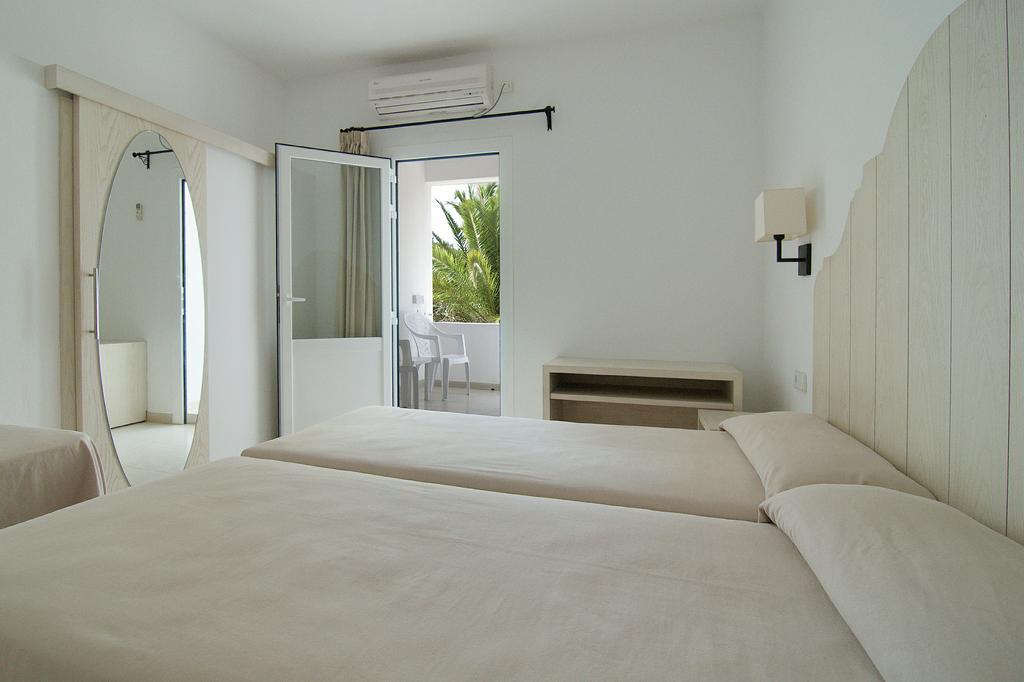 Hostal Capri Es Pujols Bilik gambar