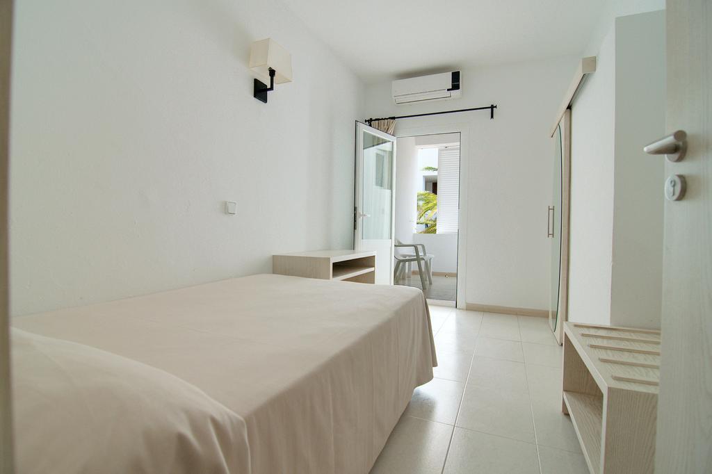 Hostal Capri Es Pujols Bilik gambar
